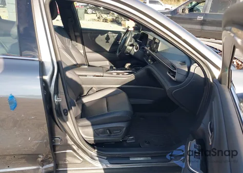 2025 Toyota Crown Xle z USA, uszkodzony, nr VIN JTDAAAAF4S3038391